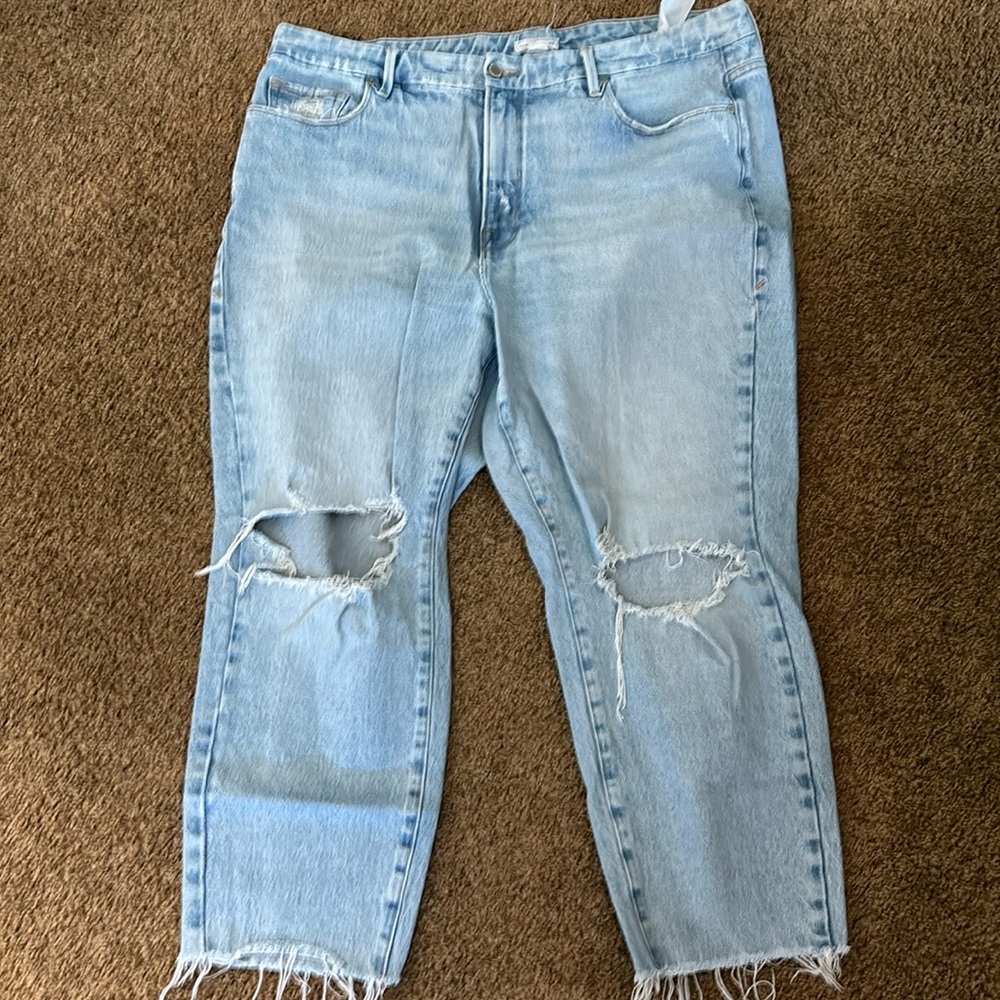 Good American loose fit distressed cropped jeans